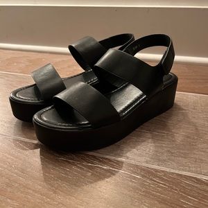 Platform sandals (Women’s size 9) - good condition
